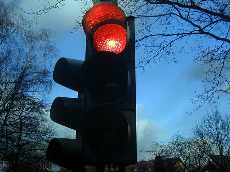 A red traffic light - yourmoneyvehicle.com